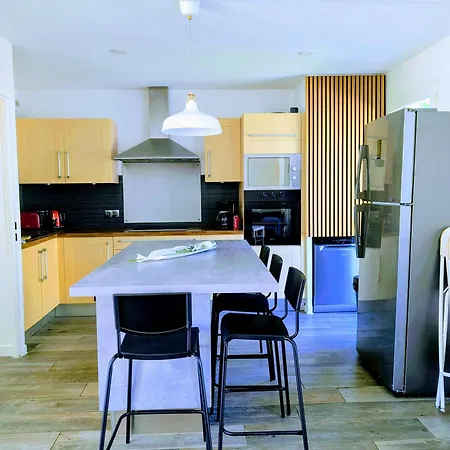 Maison Lumineuse Et Climatisee, A 12mn Prázdninový dům